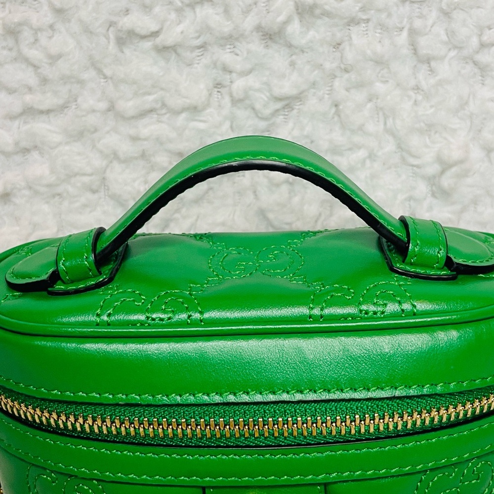 Gucci GG Embossed Matelasse Quilted Leather Vanity Mini Bag in Green 723770 - Picture 9 of 17